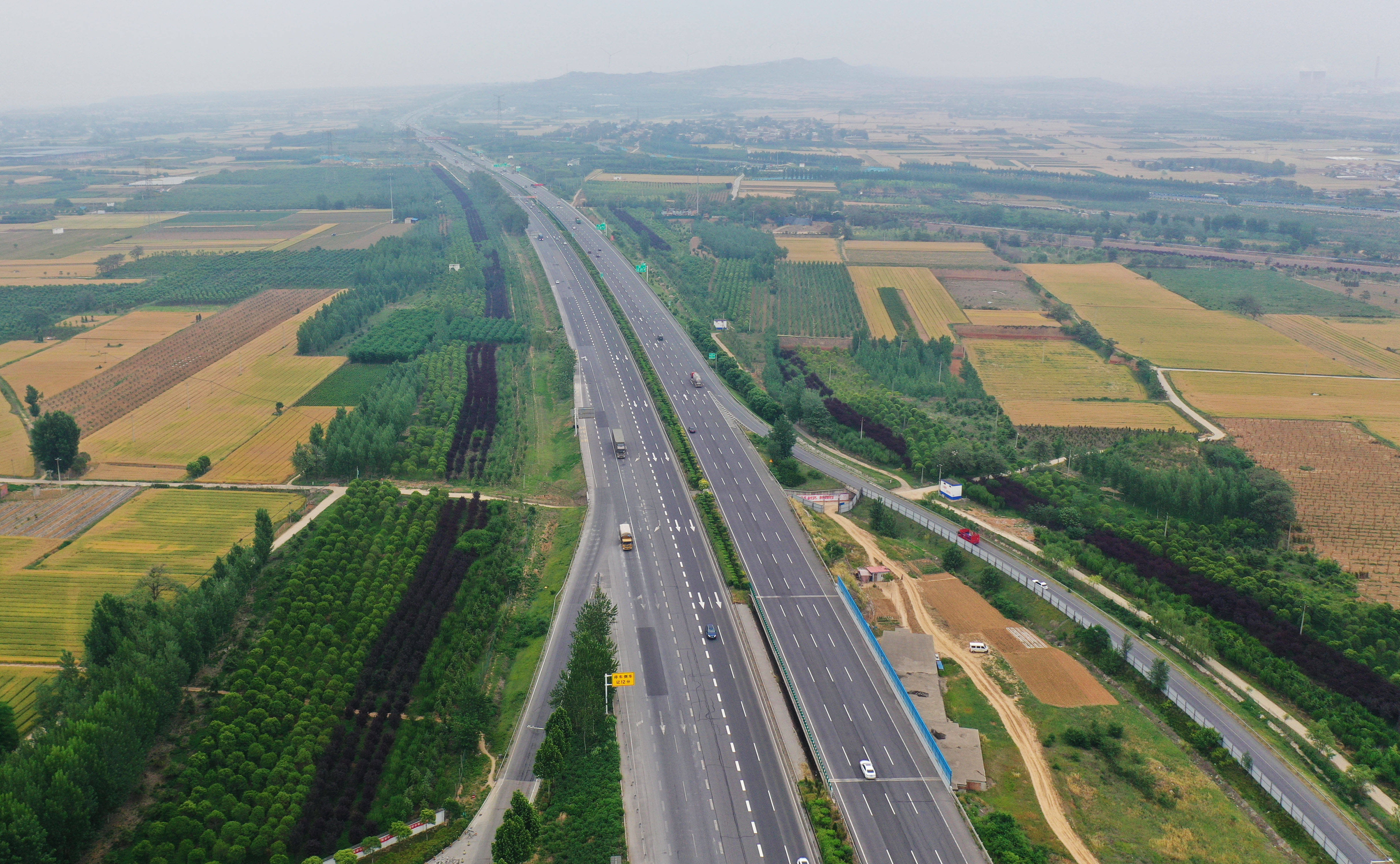 和嘉丨鄭州市迎賓路與連霍高速公路互通式立交新建工程聯(lián)網(wǎng)機(jī)房動(dòng)環(huán)項(xiàng)目