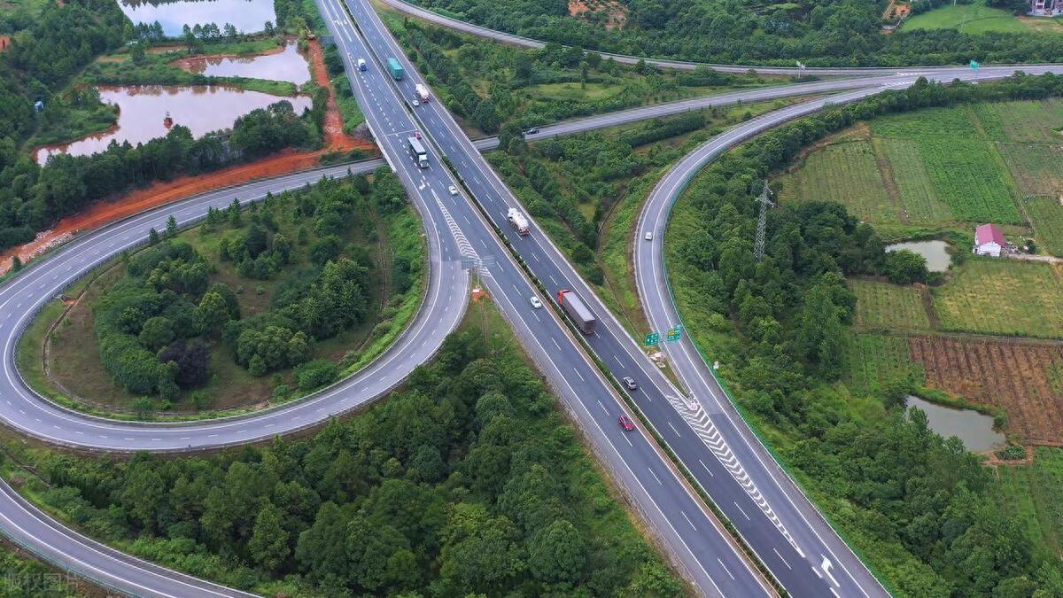 高速公路實現(xiàn)多機房動力環(huán)境監(jiān)控的集中管理